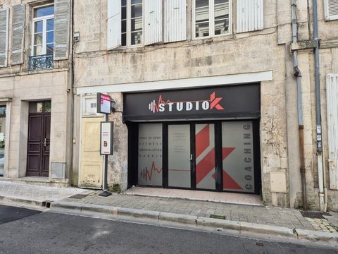 Local Commercial, 220 m2, face h&ocirc;tel deVille 209000 16000 Angouleme