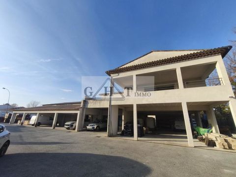 A VENDRE ENTREPOT BUREAUX 742 M&sup2; 1470000 83440 Tourrettes