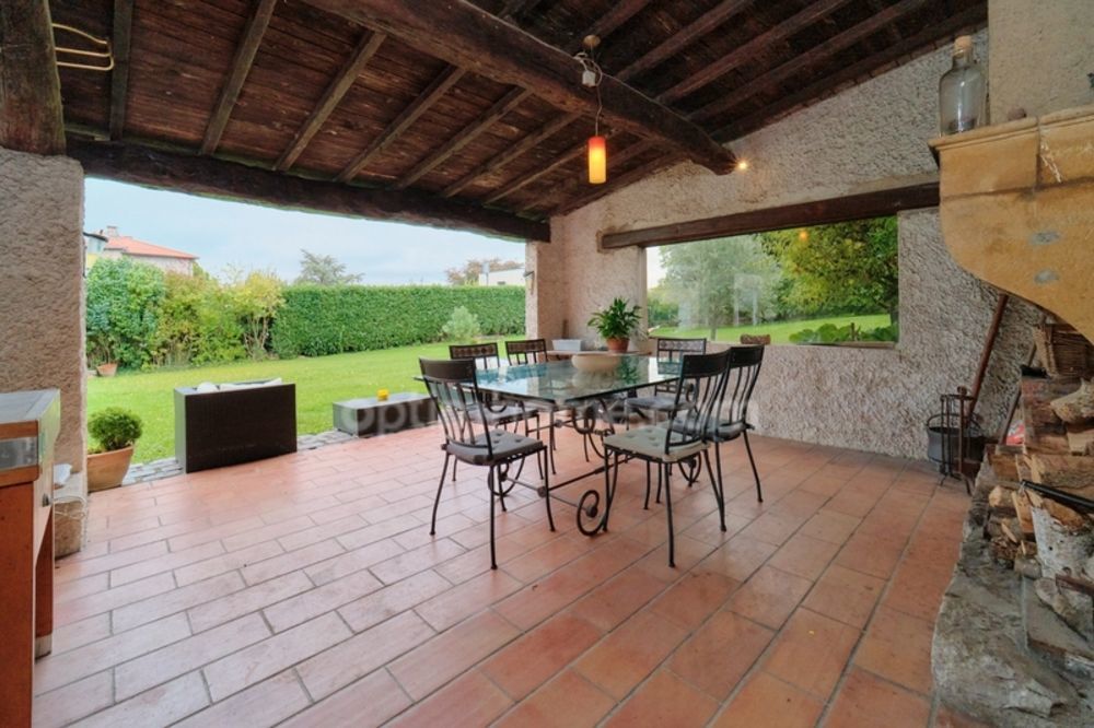 � vendre  Propri�t�/ch�teau Montanay (69250)