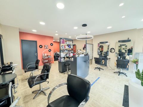 MURS + FONDS DE COMMERCE DE 53m2 180000 35530 Noyal sur vilaine