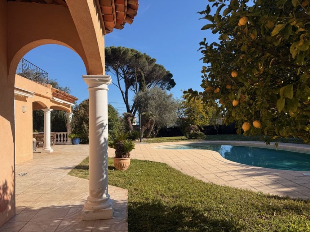 � vendre  Villa Mandelieu-la-Napoule (06210)
