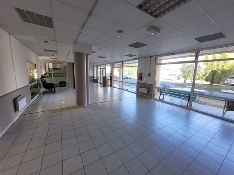 Dpt Gard (30), ALES &agrave; vendre id&eacute;al investisseur, local professionnel 434m&sup2; environ; 240000 30100 Ales