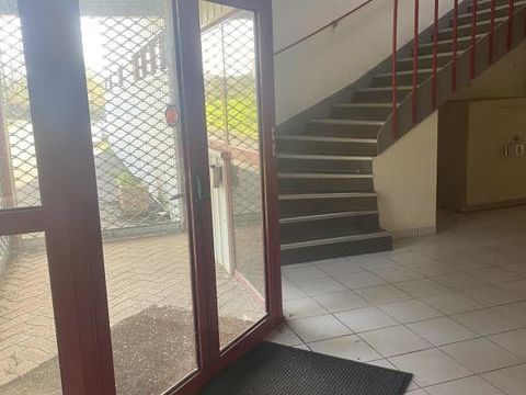 LOCAL PROFESSIONNEL SITUE A FARROU 212 M2 1060 12200 Villefranche de rouergue