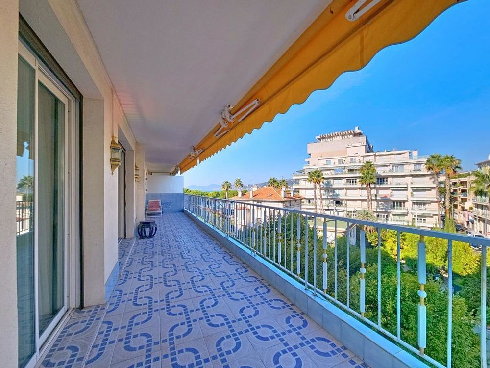 � vendre  Appartement Antibes (06600)