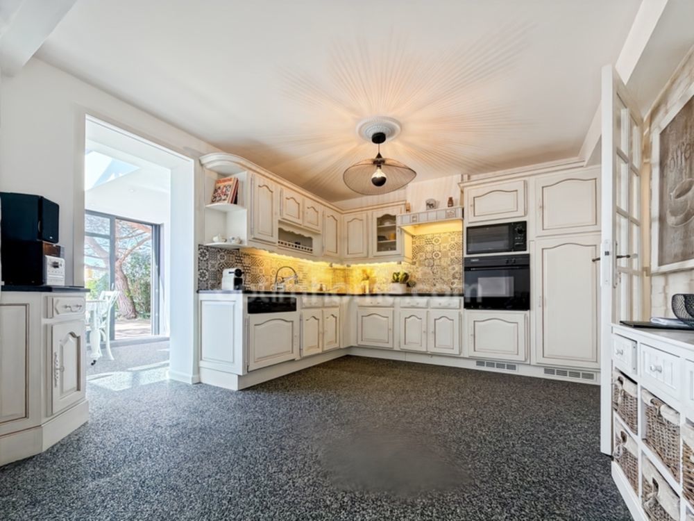 � vendre  Maison Saint-Martin-de-R� (17410)