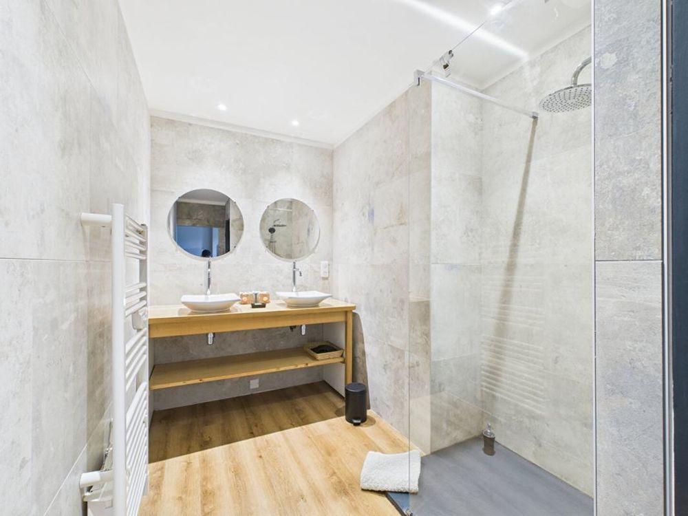 � vendre  Propri�t�/ch�teau Chassiers (07110)