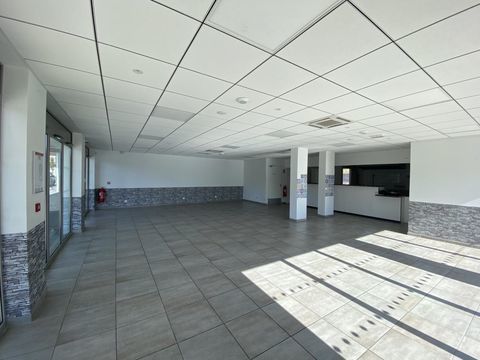 LES AVENIERES - LOCAL COMMERCIAL 924 38000 Les avenieres veyrins thuellin