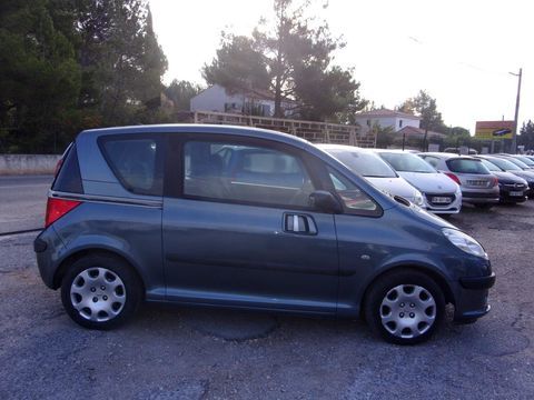 Peugeot 1007 1,6 16v TRONIC DOLCE BOITE AUTO 2005 occasion &Eacute;guilles 13510