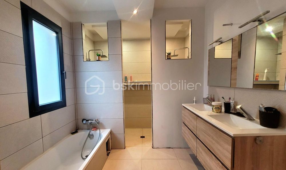 � vendre  Villa M�ze (34140)