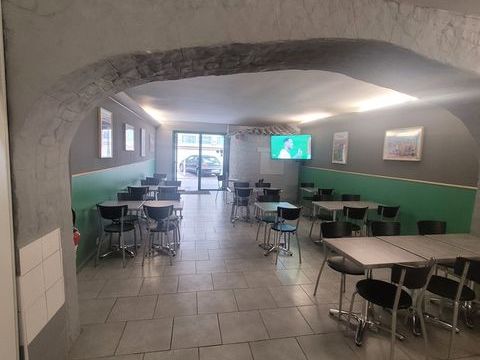ALES (30) Vente Local commercial 100M&sup2; environ coeur de ville et proche lyc&eacute;e 108000 30100 Ales