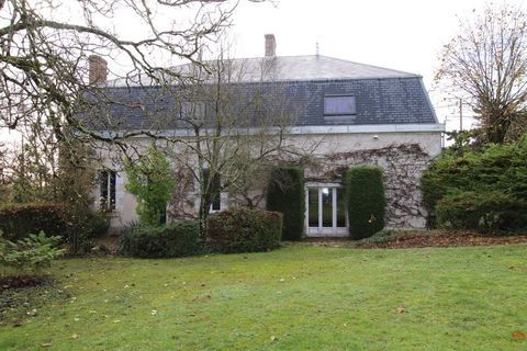   REUILLY, commune situ�e � seulement 20' au sud de VIERZON Maison bourgeoise de 200m2 sur terrain arbor� sans vis � vis de plus d Maison - 8 pi�ce(s) - 200 m�