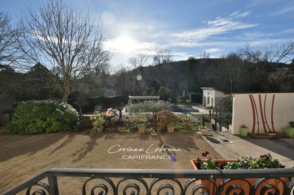 � vendre  Propri�t�/ch�teau La Roche-Vineuse (71960)