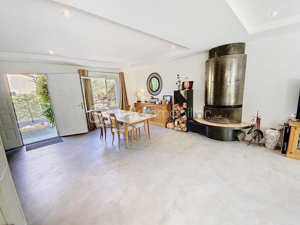 � vendre  Villa P�rols (34470)