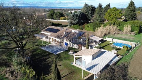   ? Ensemble immobilier de 260m� comprenant deux habitations - Terrain de 2300m� - Garage - Piscines Propri�t�/ch�teau - 11 pi�ce(s) - 260 m�