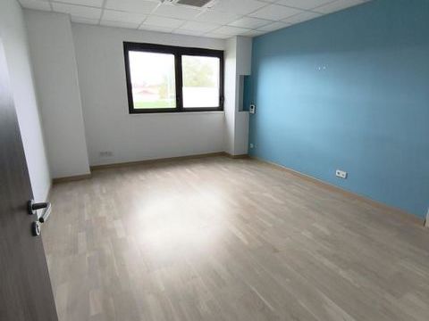 ST DENIS LES BOURG - Local d'activit&eacute;s 399 01000 Saint denis les bourg