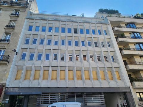 Plateau de bureaux livr&eacute; r&eacute;nov&eacute;. Bureaux fonctionnels et lumineux 7863 75015 Paris