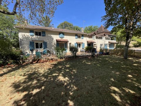   Propri�t� �questre aux portes de Bergerac sur 10 hectares et ses 2 g�tes Propri�t�/ch�teau - 8 pi�ce(s) - 323 m�