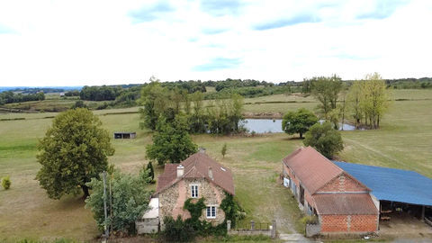   Maison 165 m2 / grange / garage /�tang / terrain 9 hectares Maison - 6 pi�ce(s) - 165 m�