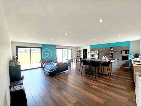   MAISON Villa - 6 pi�ce(s) - 244 m�