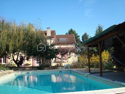   EXCLUSIVIT� - Superbe ensemble immobilier de 204 m� avec piscine, d�pendances et g�te attenant - Aucun vis-�-vis ! Maison - 9 pi�ce(s) - 204 m�