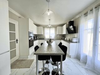  Maison � vendre 8 pi�ces 220 m�