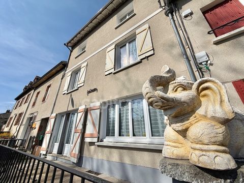   MAISON DE VILLAGE 131 M2, 675 M2 DE TERRAIN, 3 CHAMBRES POSSIBILIT� D'UNE 4�ME, D�PENDANCE, FIBRE, DOUBLE VITRAGE PVC, TERRASSE Maison - 4 pi�ce(s) - 131 m�