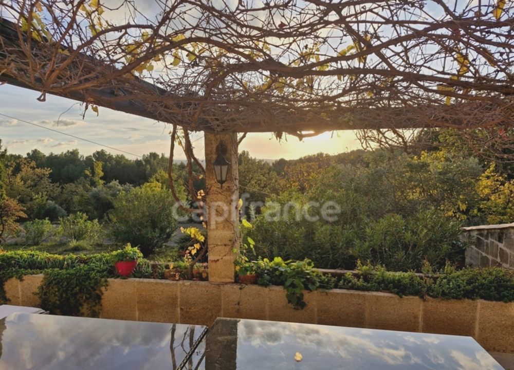 � vendre  Maison �guilles (13510)