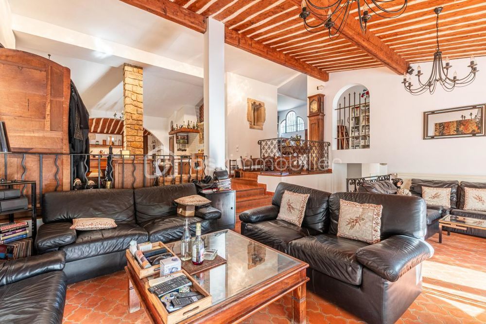 � vendre  Propri�t�/ch�teau M�ounes-l�s-Montrieux (83136)