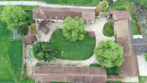   LE THOULT TROSNAY (51) Grand corps de ferme id�al �venementiel activit� g�tes en place Maison - 14 pi�ce(s) - 335 m�