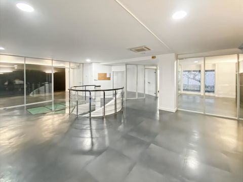 Bureaux &agrave; la vente avec un acc&egrave;s direct sur rue &agrave; proximit&eacute; imm&eacute;diate du m&eacute;tro "Anatole France" 930000 92300 Levallois perret