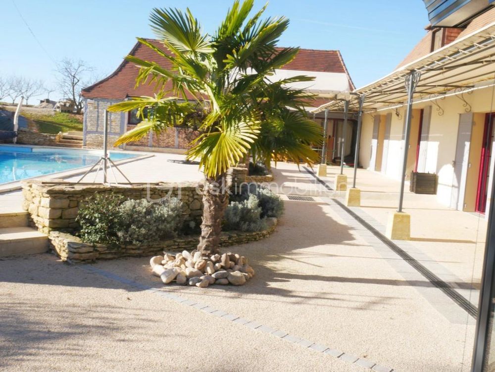 � vendre  Propri�t�/ch�teau La Douze (24330)