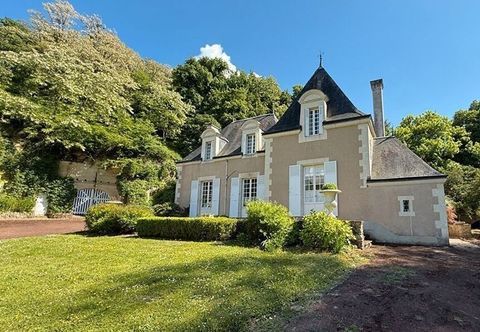   MANOIR A LA CHARTRE SUR LE LOIR Propri�t�/ch�teau - 9 pi�ce(s) - 257 m�