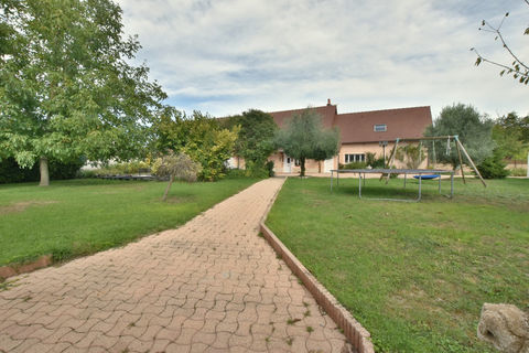   Ancienne propri�t� viticole au c�ur du village de Flagey-�ch�zeaux, entre Gevrey-Chambertin et Nuits-Saint-Georges Propri�t�/ch�teau - 8 pi�ce(s) - 254 m�