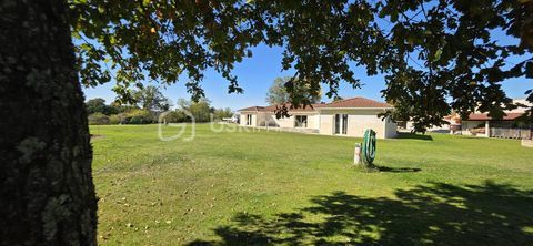   Grande maison familiale de 240 m� � Donnezac � confort, espace et loisirs garantis ! Maison - 5 pi�ce(s) - 247 m�