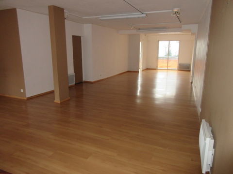 Rodez, local commercial en RDC, 77 m&sup2; environ 630 12000 Rodez