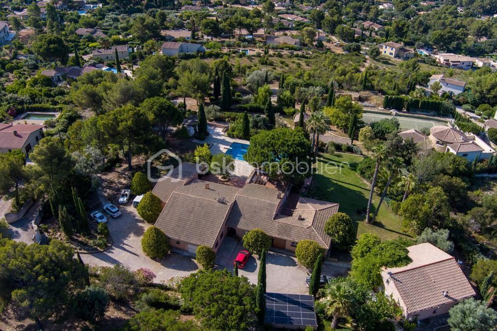 � vendre  Propri�t�/ch�teau La Cadi�re-d'Azur (83740)