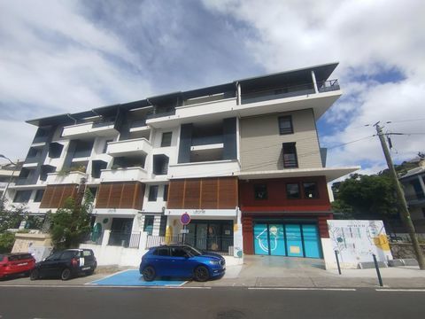 EN FACE DU CHU BELLEPIERRE - Baux bureaux au RDC...Profession de sant&eacute; 3000 97400 Saint denis