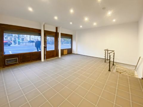 Boutique &agrave; louer rue de Charenton 2866 75012 Paris