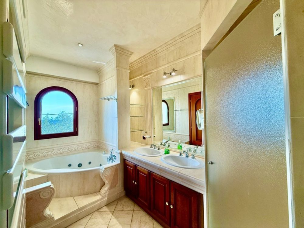 � vendre  Villa Grasse (06130)