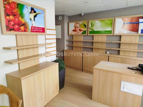 Droit au Bail � Local Commercial 33 m&sup2; avec vitrine sur rue + Cave 12000 06140 Vence