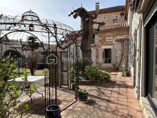  Maison � vendre 8 pi�ces 300 m�