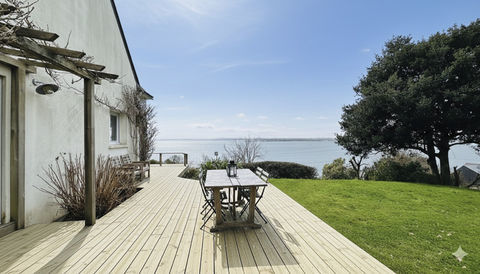   L'EXCELLENCE FACE � LA MER : UNE PERLE RARE  !!! Maison - 8 pi�ce(s) - 136 m�