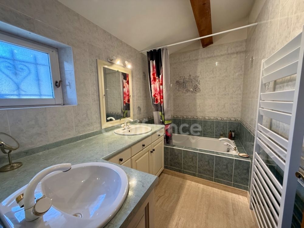 � vendre  Propri�t�/ch�teau Lauris (84360)