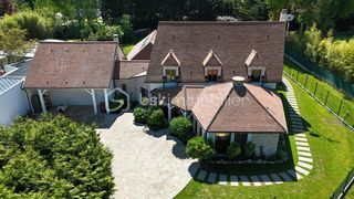  Propri�t�/ch�teau � vendre 8 pi�ces 324 m�