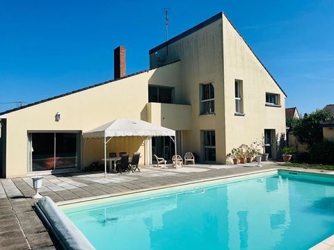   Maison d'architecte 11 pi�ces, 359 m2 sur parc de 7609 m2 Maison - 11 pi�ce(s) - 359 m�