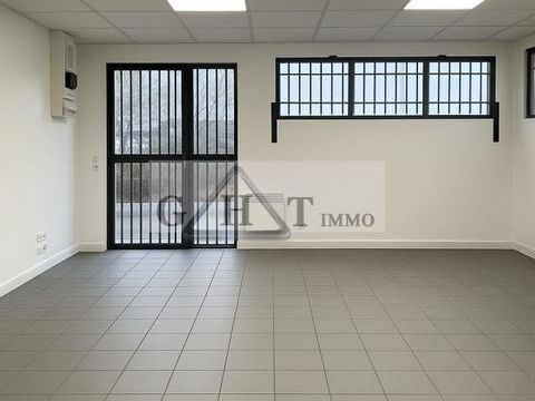 ENTREPOT 305 M² A LOUER A VAUX LE PENIL 2700 77000 Vaux le penil