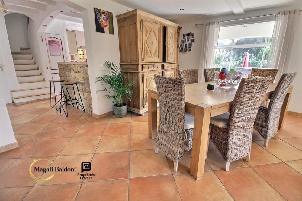 � vendre  Villa Roquebrune-sur-Argens (83520)