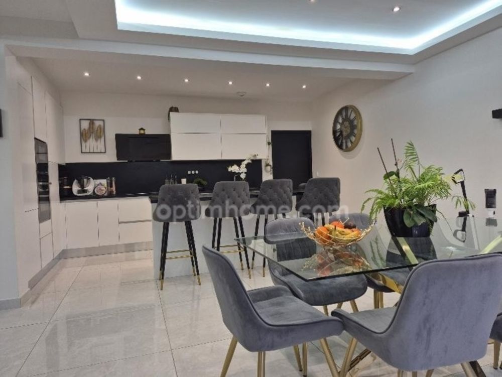 � vendre  Maison Bourgbarr� (35230)