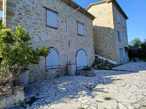   Maison Maison - 7 pi�ce(s) - 204 m�