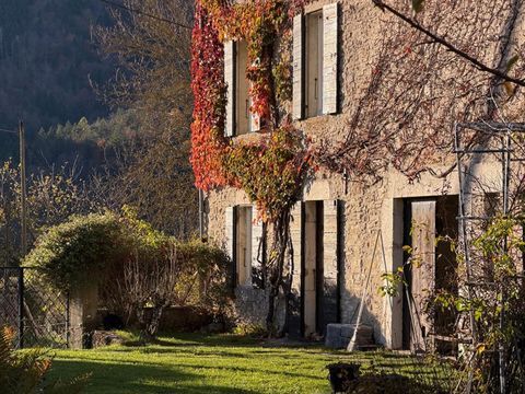   Vercors sud - Ancienne demeure seigneuriale - Vue panoramique Maison - 8 pi�ce(s) - 335 m�